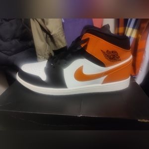 Air Jordan 1 shattered backboard